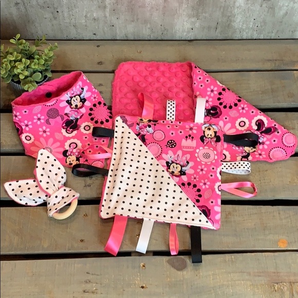 MINNIE MOUSE Set~Blanket, Burp Cloth, Bib Teether - Picture 1 of 5